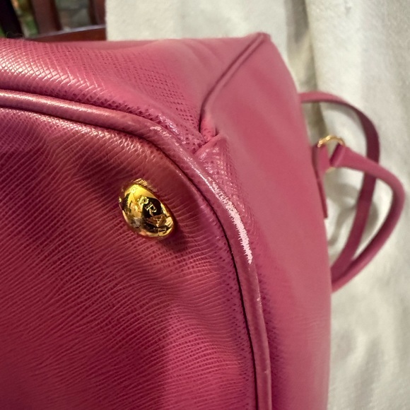Prada Double Zip Pink Saffiano Leather Galleria Bag with Shoulder Strap - Picture 7 of 16